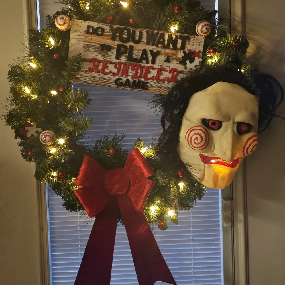 Creepy Holiday Wreath with Lights